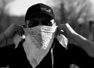 Co oznacza kolor bandany? Co oznacza kolor bandany?