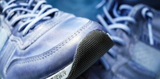 Co pasuje do białych butów?