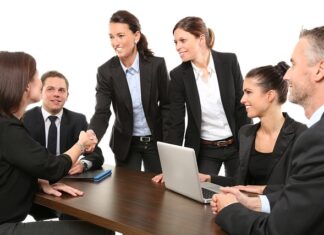 Czy na wesele trzeba iść w garniturze?