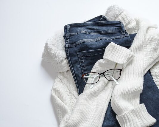 Jaki krój jeansów wyszczupla?