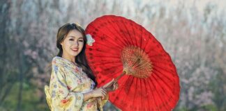 Z czym ubrać szare dresy?