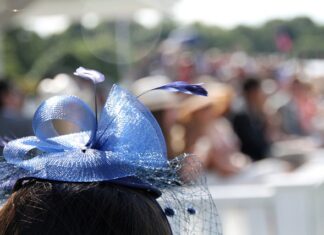 Jak założyć fascynator?